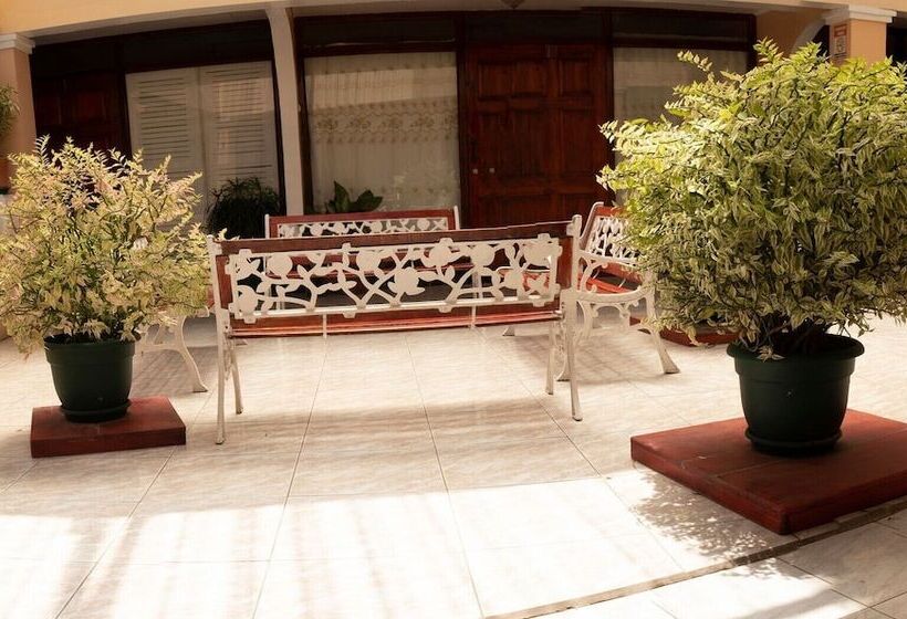 هتل Y Cabinas El Coral