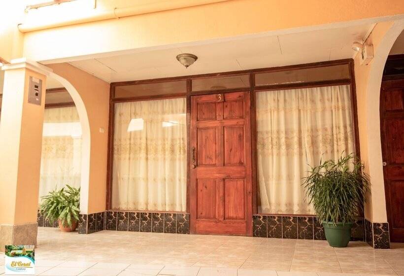 هتل Y Cabinas El Coral