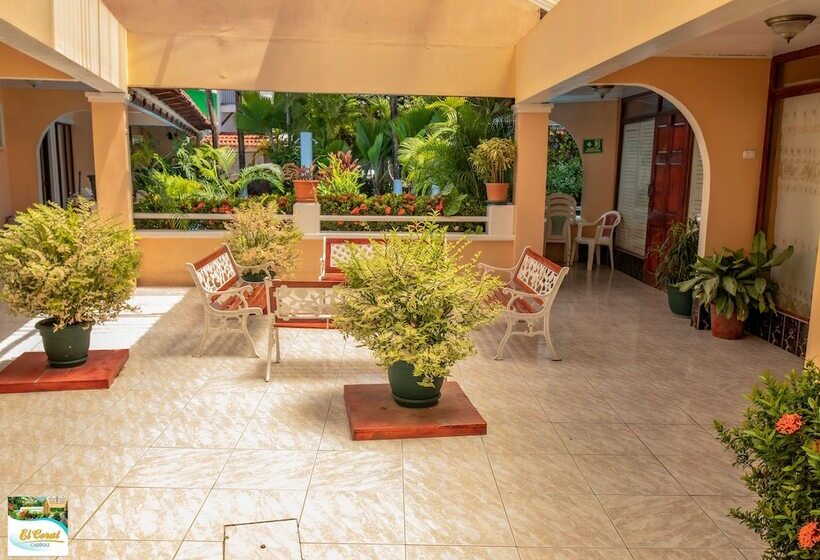 هتل Y Cabinas El Coral