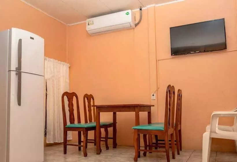 Hotelli Y Cabinas El Coral