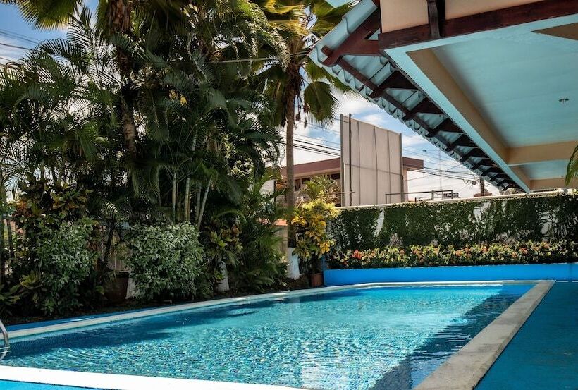 هتل Y Cabinas El Coral