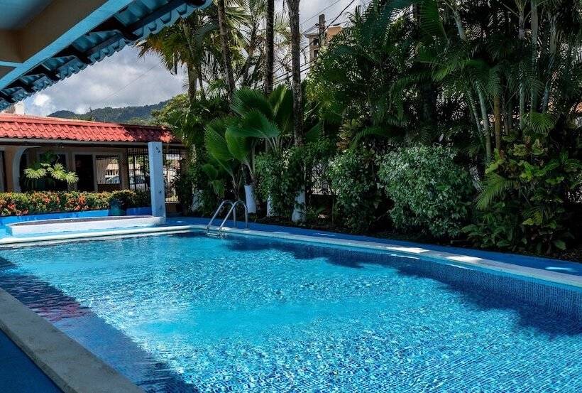 هتل Y Cabinas El Coral