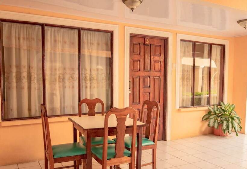 هتل Y Cabinas El Coral