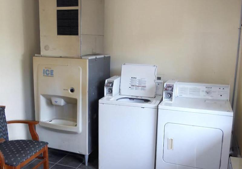 汽车旅馆  Cypress Inn