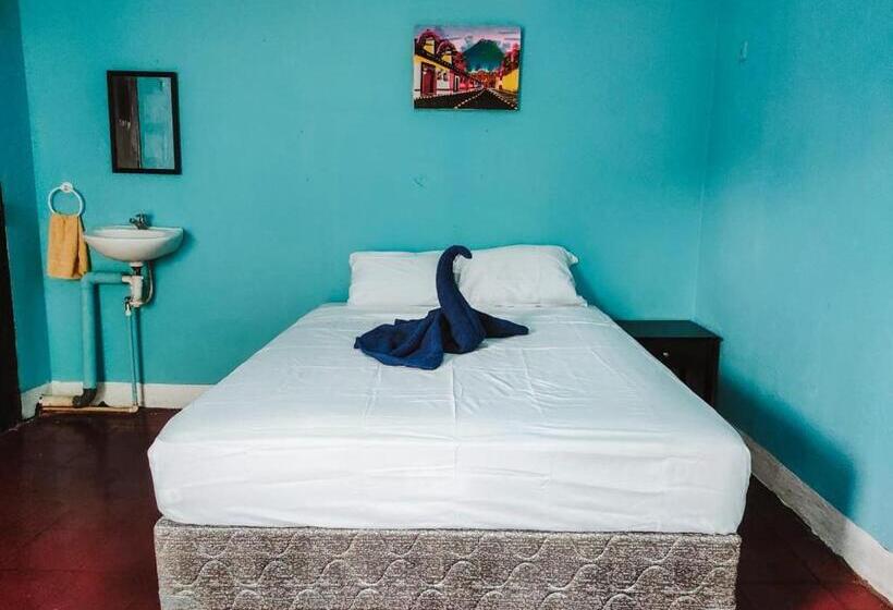 تختخواب و صبحانه Cocohouse Leon