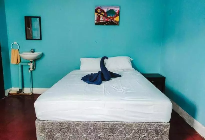 تختخواب و صبحانه Cocohouse Leon