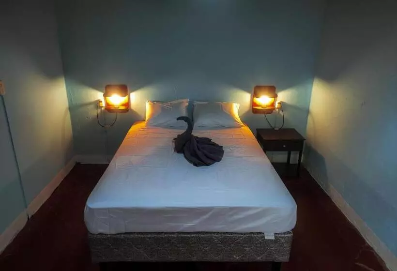 تختخواب و صبحانه Cocohouse Leon