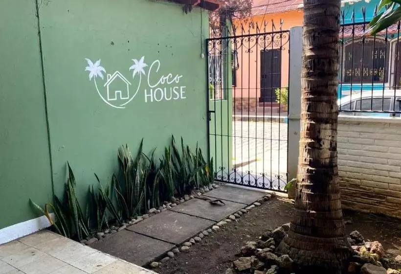 تختخواب و صبحانه Cocohouse Leon