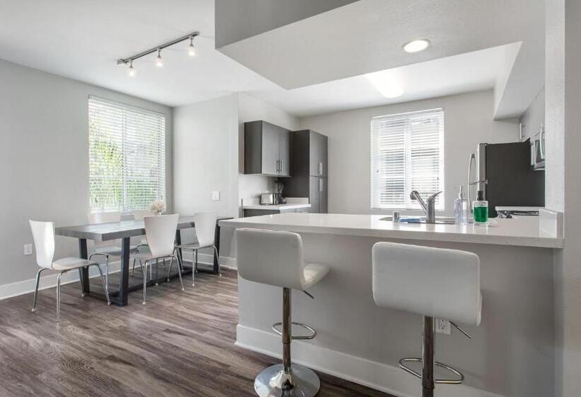 מלון כמוסות Santa Monica 2bedrooms Pool&gym&free Parking