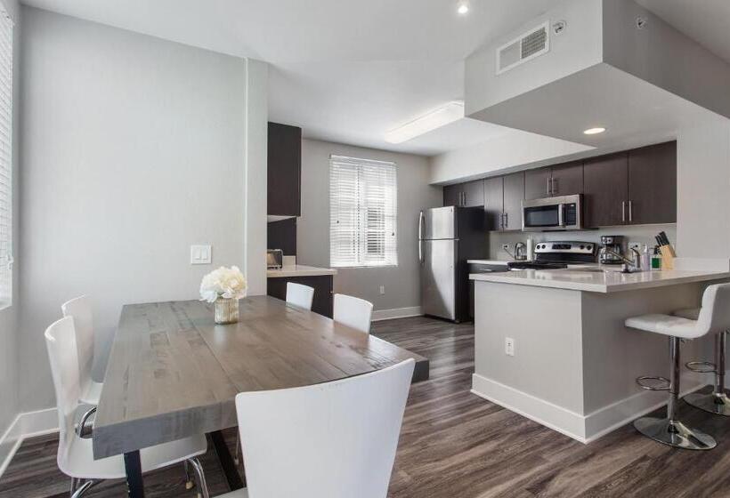 מלון כמוסות Santa Monica 2bedrooms Pool&gym&free Parking