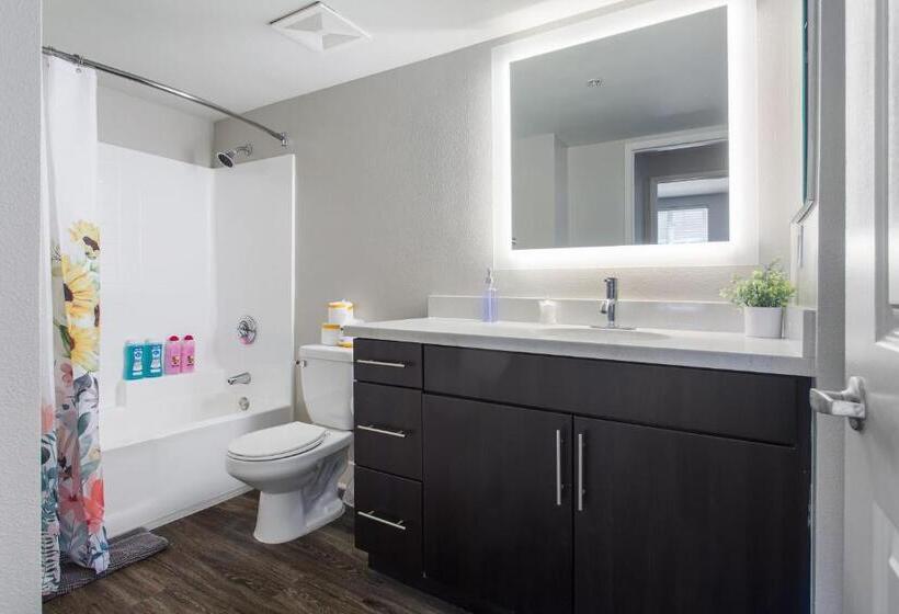 מלון כמוסות Santa Monica 2bedrooms Pool&gym&free Parking