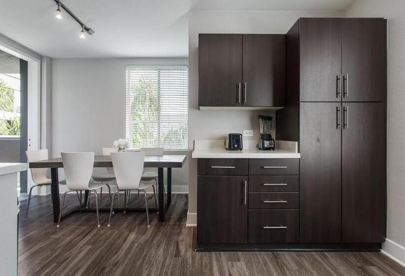 מלון כמוסות Santa Monica 2bedrooms Pool&gym&free Parking