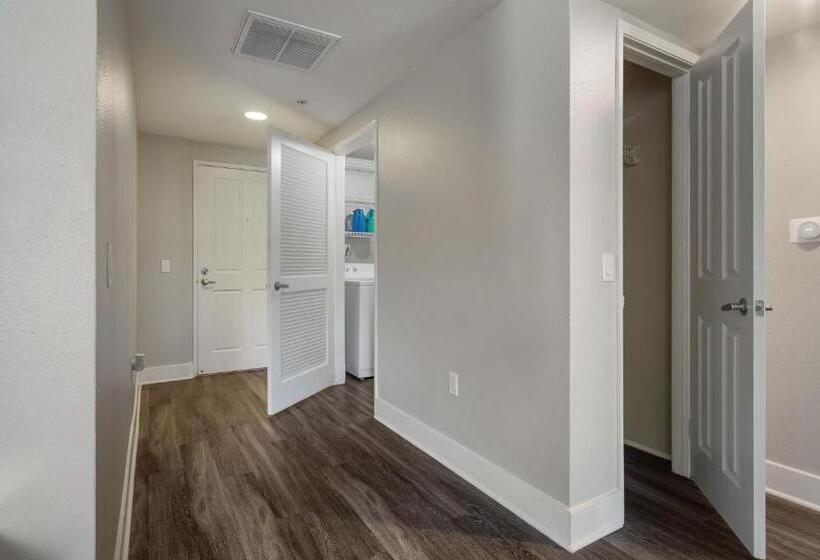 מלון כמוסות Santa Monica 2bedrooms Pool&gym&free Parking