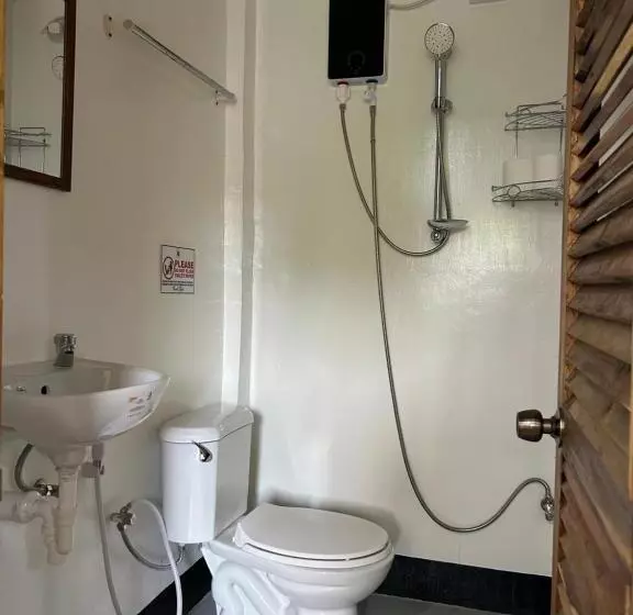 Islanders Hostel Port Barton