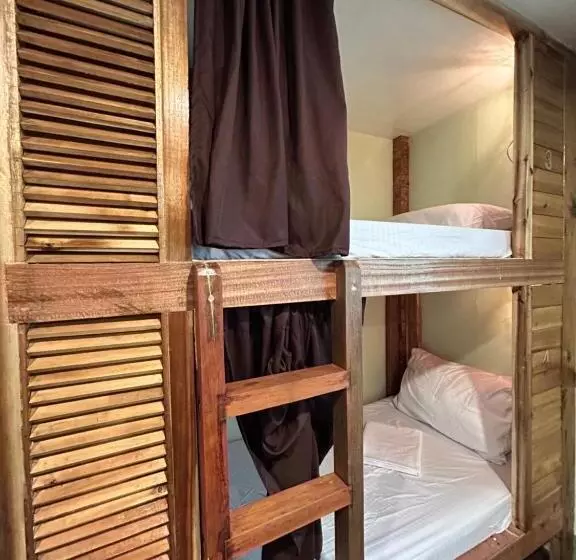 Islanders Hostel Port Barton
