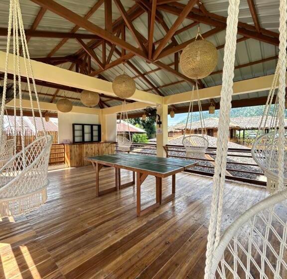 Islanders Hostel Port Barton