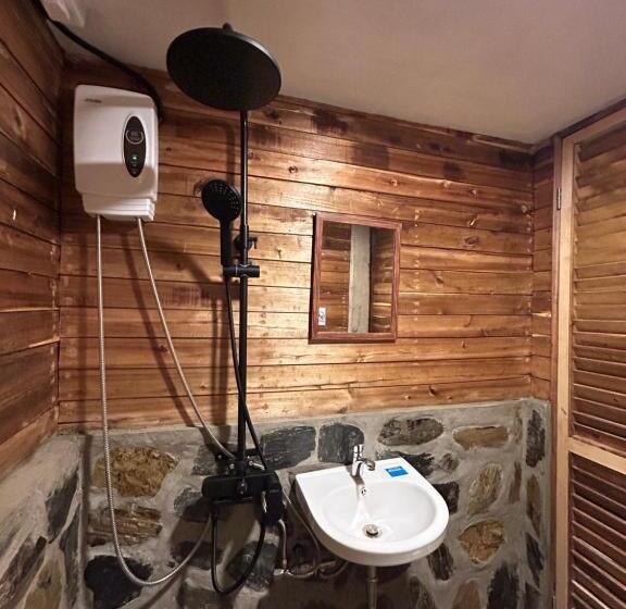 Islanders Hostel Port Barton