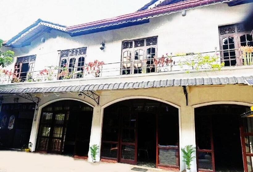 Pensión Cinnamon Citrus Residency