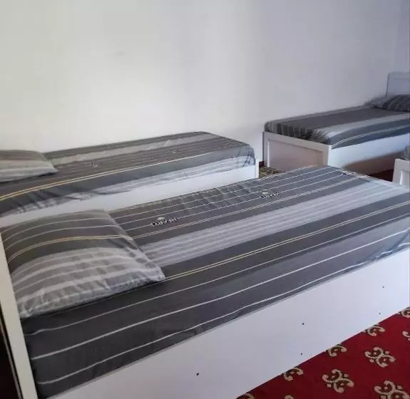 ペンション Saidjanov Hostel