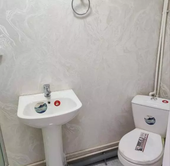 ペンション Saidjanov Hostel