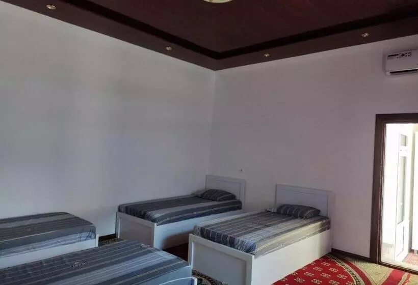 ペンション Saidjanov Hostel