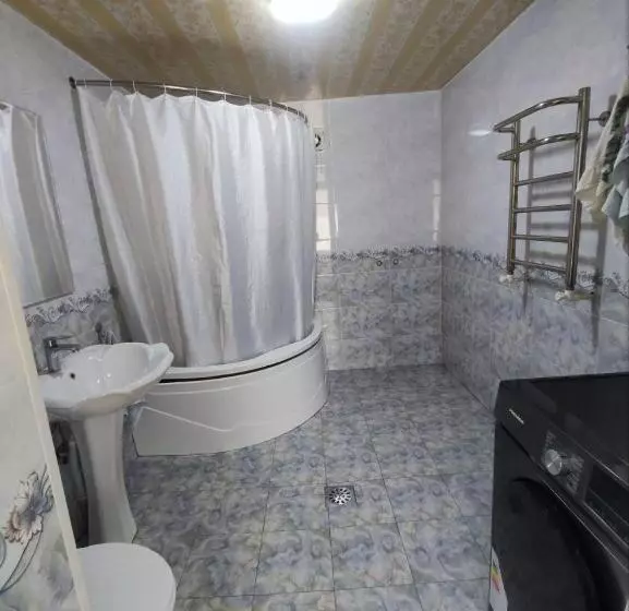 ペンション Saidjanov Hostel