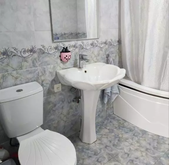 ペンション Saidjanov Hostel