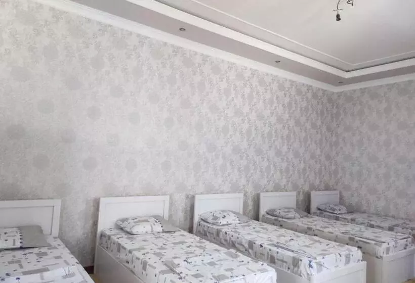 ペンション Saidjanov Hostel