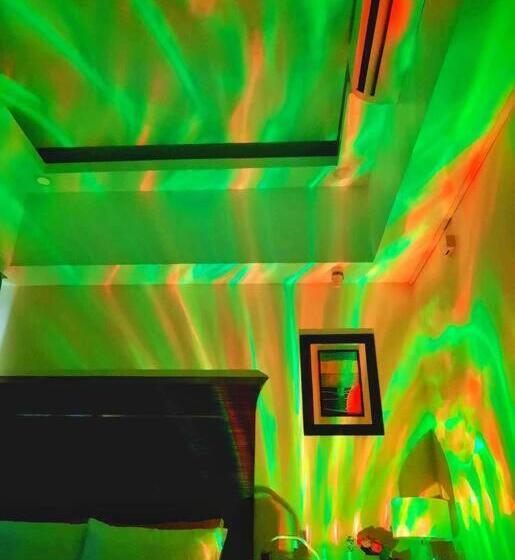 تختخواب و صبحانه Cozy Hotel Room With Bath Tub And Free Pool Access