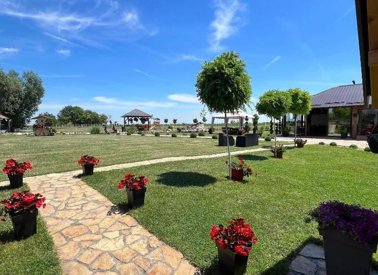 تختخواب و صبحانه Golden Carp Lake