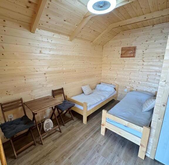 تختخواب و صبحانه Golden Carp Lake