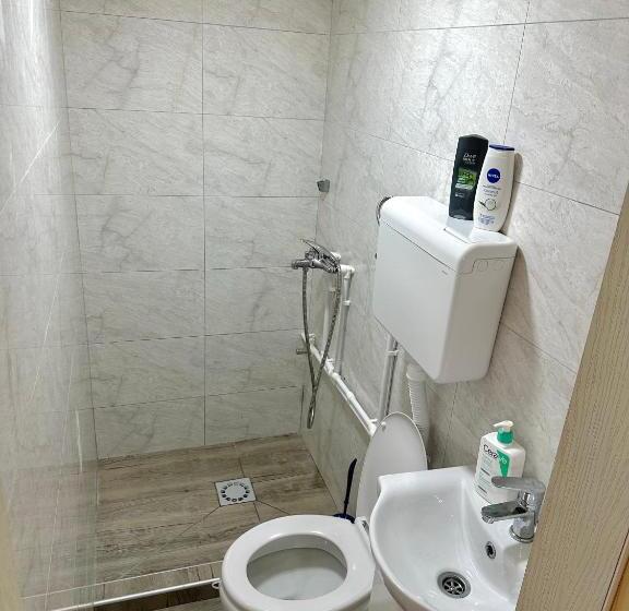 تختخواب و صبحانه Golden Carp Lake