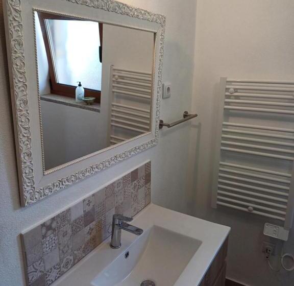 تختخواب و صبحانه Os 3 Rrr