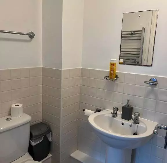 ベッドアンドブレックファースト Elegant 3 Bedroom Apt With En Suite And Shared Amenities With Free Wi Fi