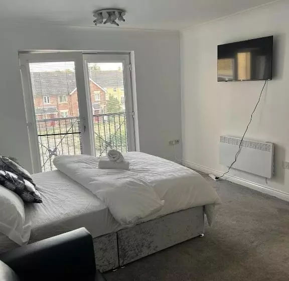 ベッドアンドブレックファースト Elegant 3 Bedroom Apt With En Suite And Shared Amenities With Free Wi Fi