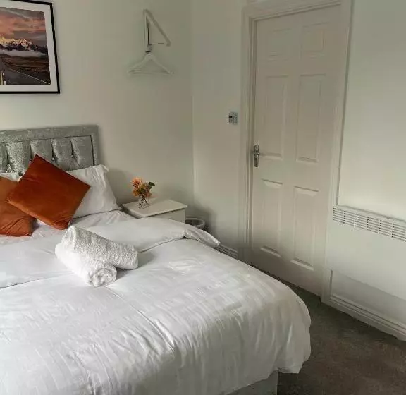 ベッドアンドブレックファースト Elegant 3 Bedroom Apt With En Suite And Shared Amenities With Free Wi Fi