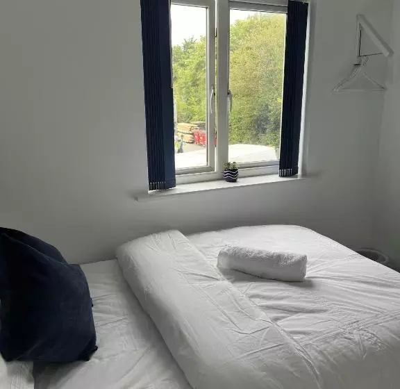 ベッドアンドブレックファースト Elegant 3 Bedroom Apt With En Suite And Shared Amenities With Free Wi Fi