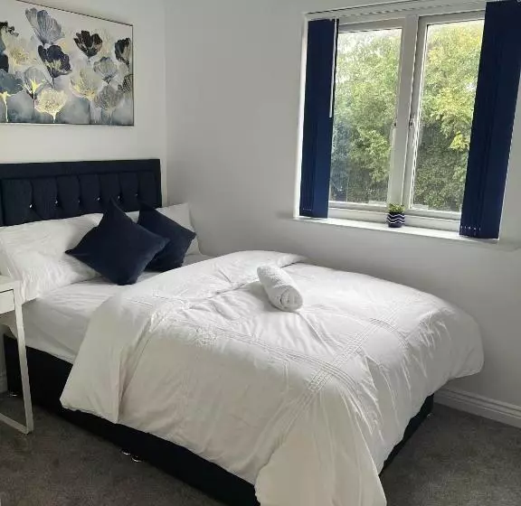 ベッドアンドブレックファースト Elegant 3 Bedroom Apt With En Suite And Shared Amenities With Free Wi Fi