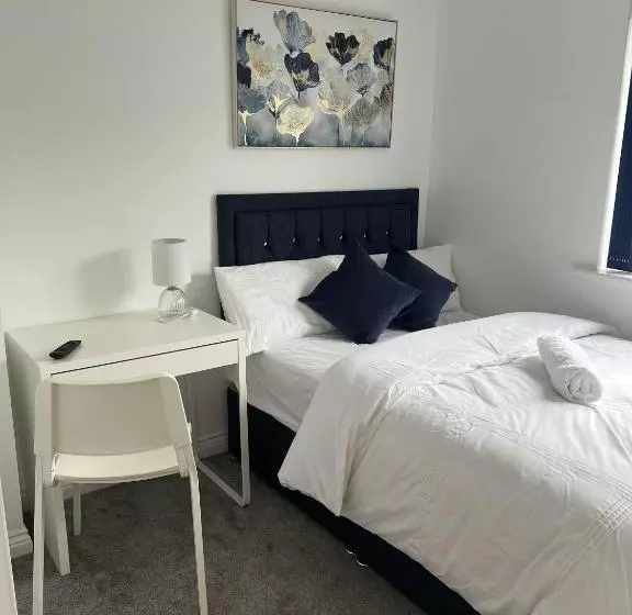 ベッドアンドブレックファースト Elegant 3 Bedroom Apt With En Suite And Shared Amenities With Free Wi Fi