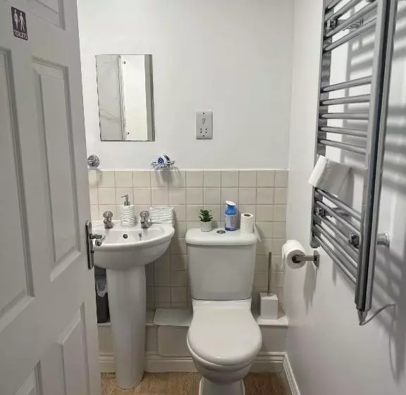 ベッドアンドブレックファースト Elegant 3 Bedroom Apt With En Suite And Shared Amenities With Free Wi Fi