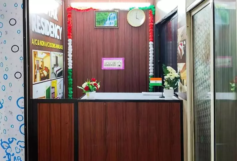 ホテル Adyar Residency