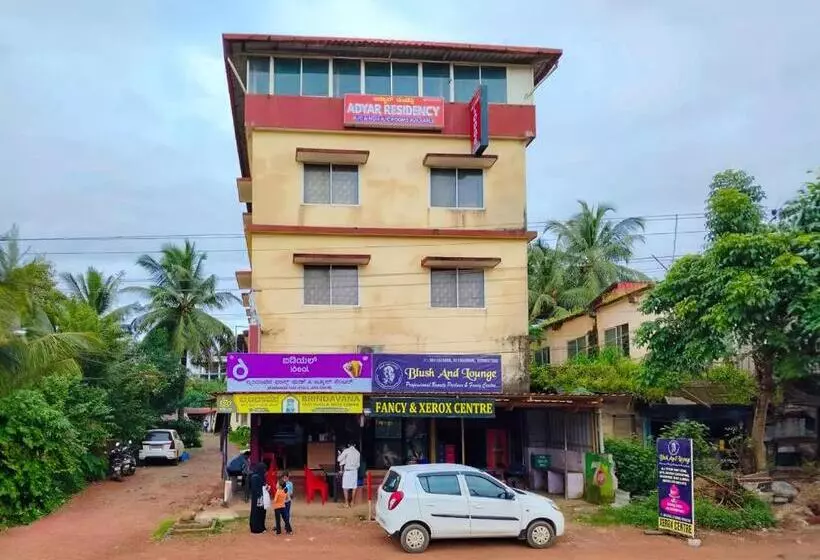 ホテル Adyar Residency