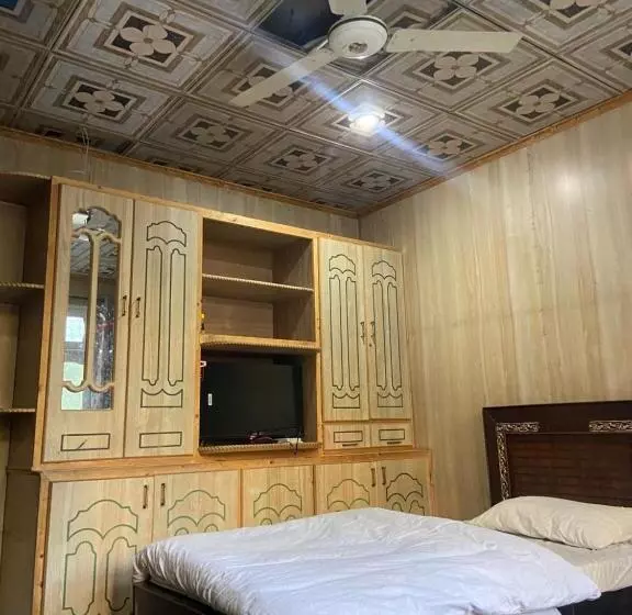 پانسیون Dost Guest House