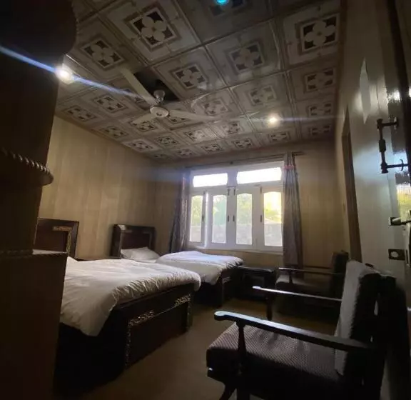 پانسیون Dost Guest House