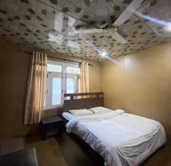 پانسیون Dost Guest House