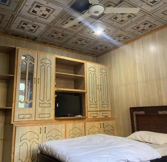 پانسیون Dost Guest House