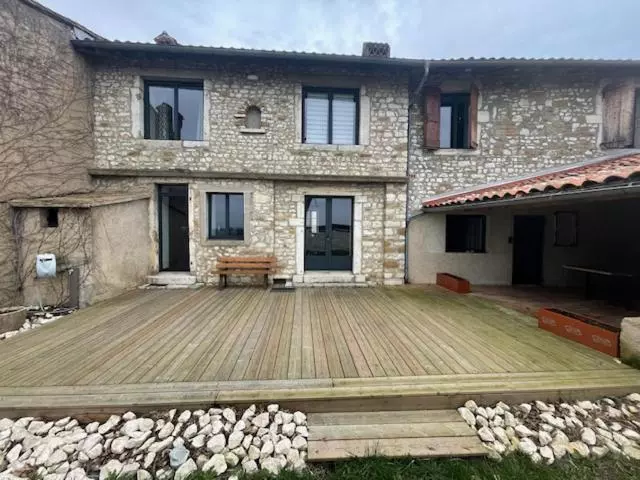 Majatalo Gîte Du Château De Treffort