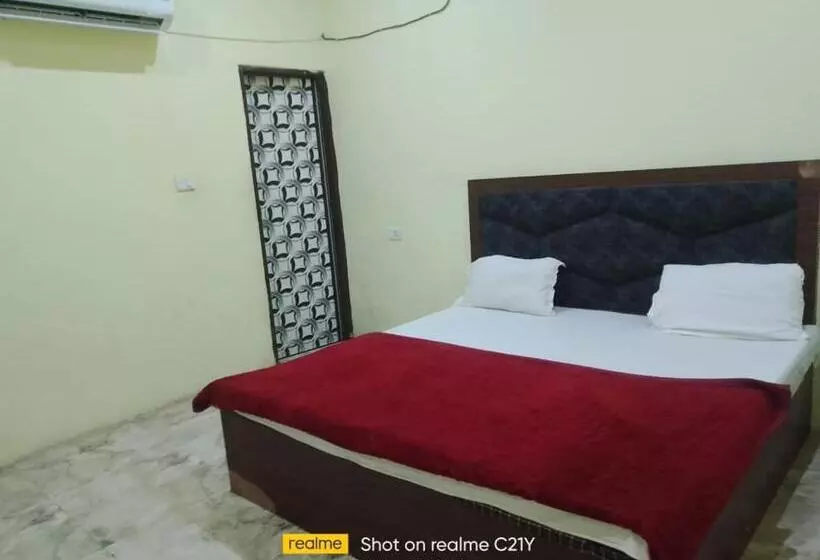 ペンション Vrindavan Dham