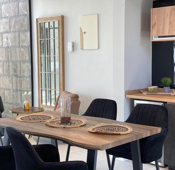 Resort شاليهات نافارو