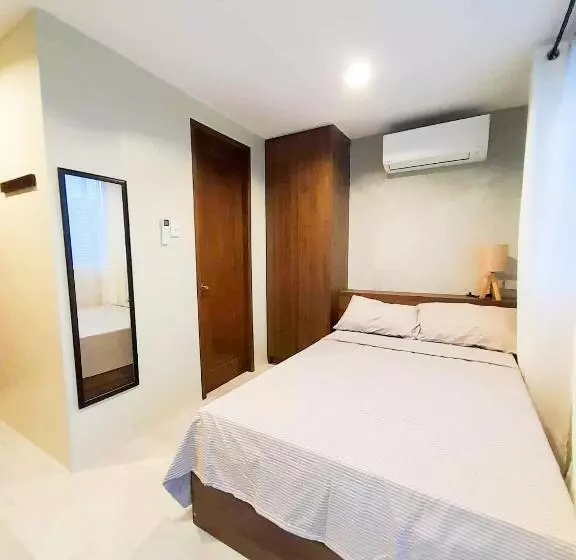 Warm And Cozy Studio With Balcony